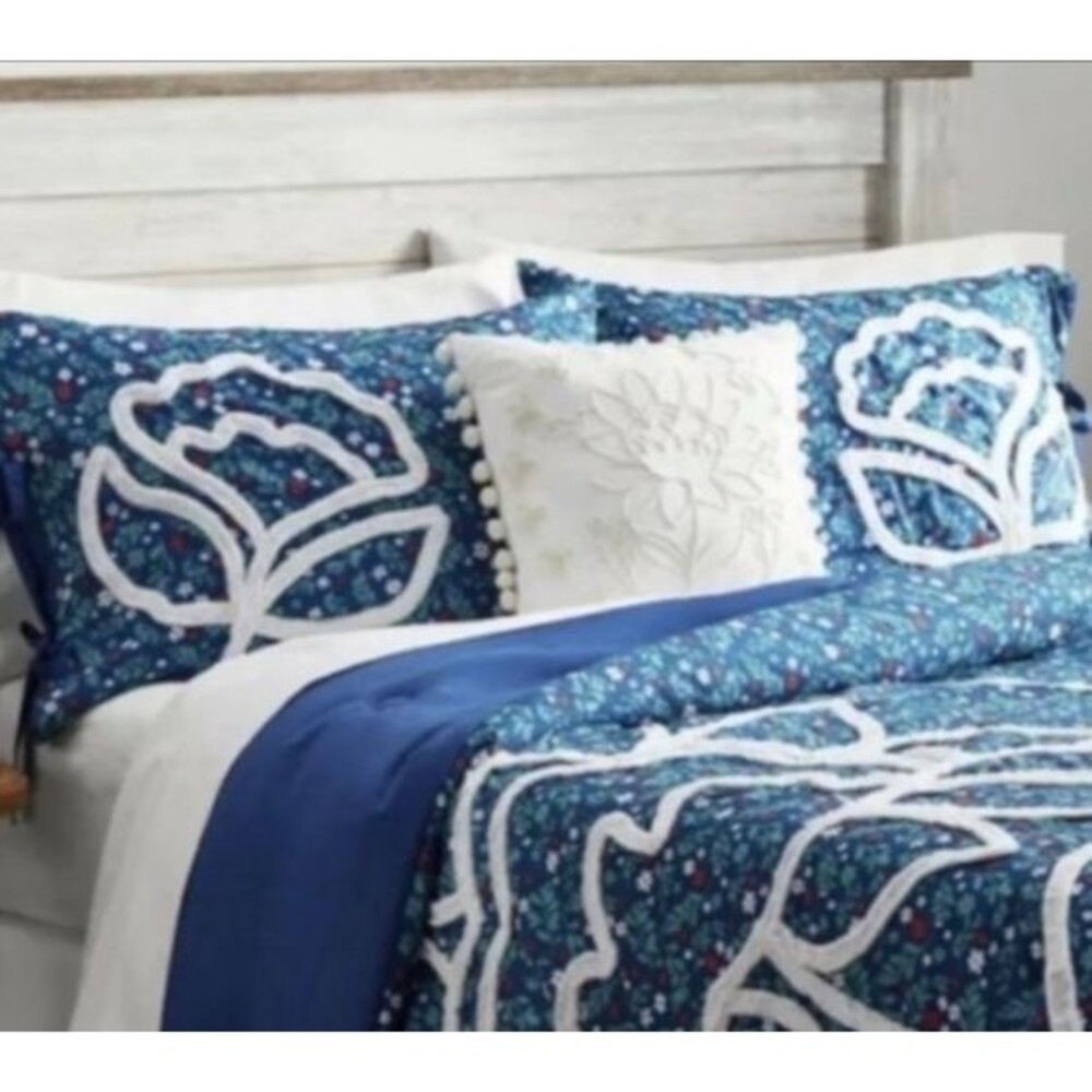 Pioneer Woman Blue Tufted Chenille Pair Floral set of 2 Pillow Shams Standard SZ - Picture 5 of 6
